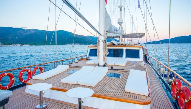 DEA DEL MARE yacht charter 4