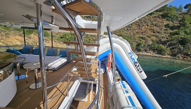 PURA VIDA yacht charter 5