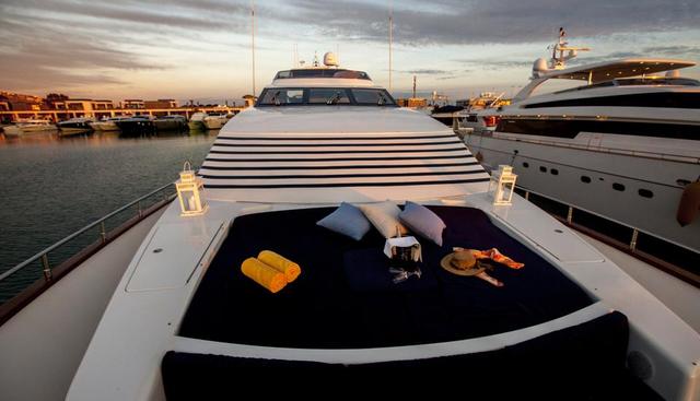 VENUS VISTORIA yacht charter 3