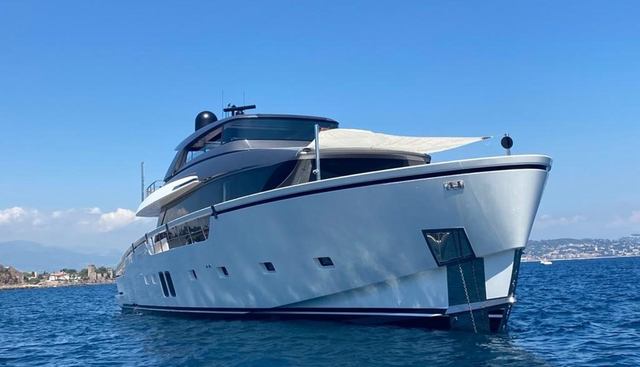 DRAGONFLY I yacht charter 3