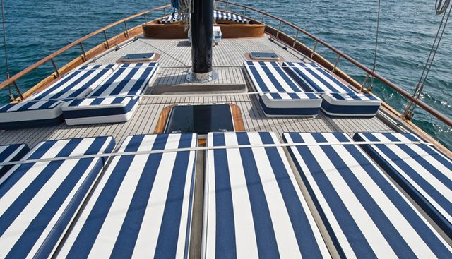 SANTA LUCIA yacht charter 3