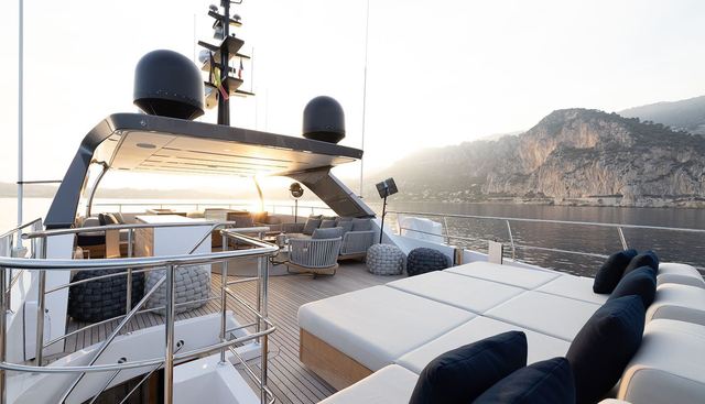 LES BRUXELLOIS yacht charter 4