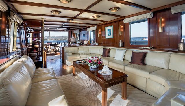 LE KIR ROYAL yacht charter 4
