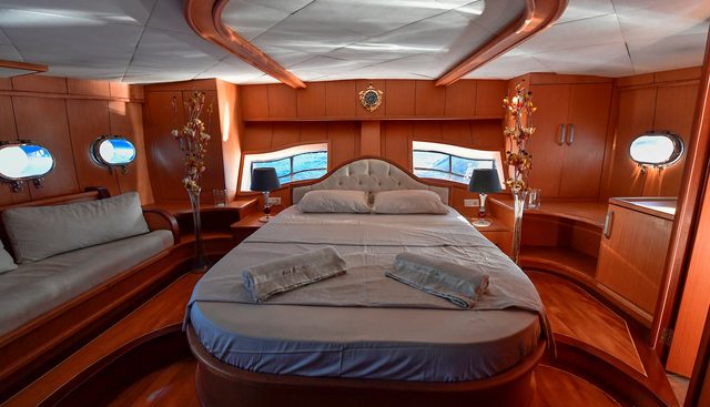 BLU DREAM yacht charter 5