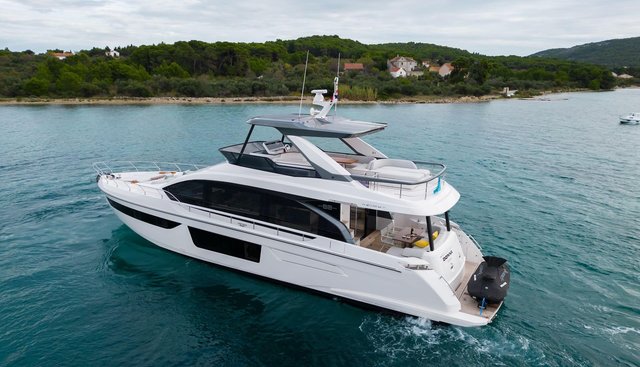DONNA yacht charter 5