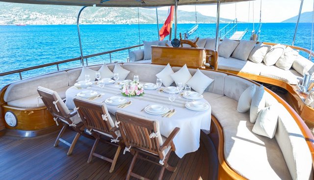 LADY CHRISTA yacht charter 5