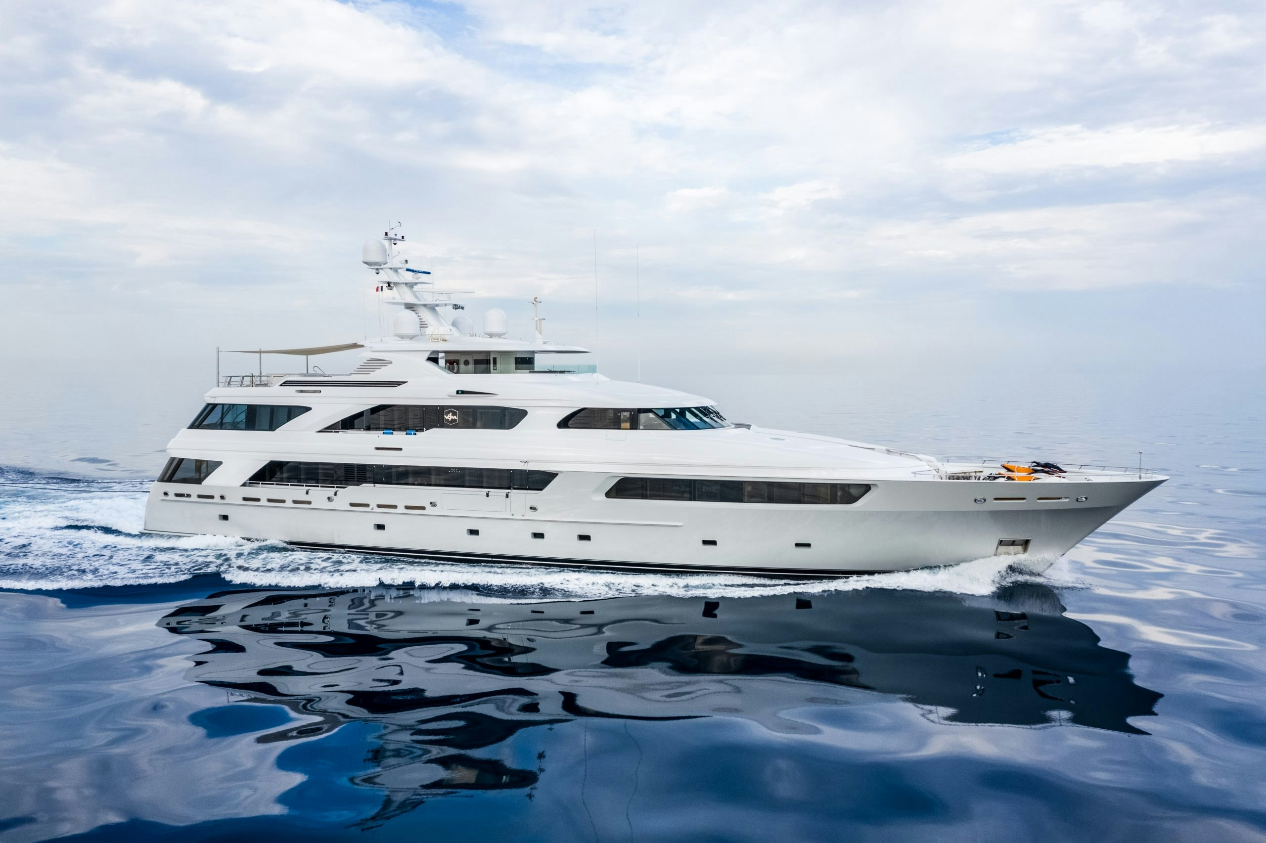 VICTORIA DEL MAR YACHT CHARTER yacht charter
