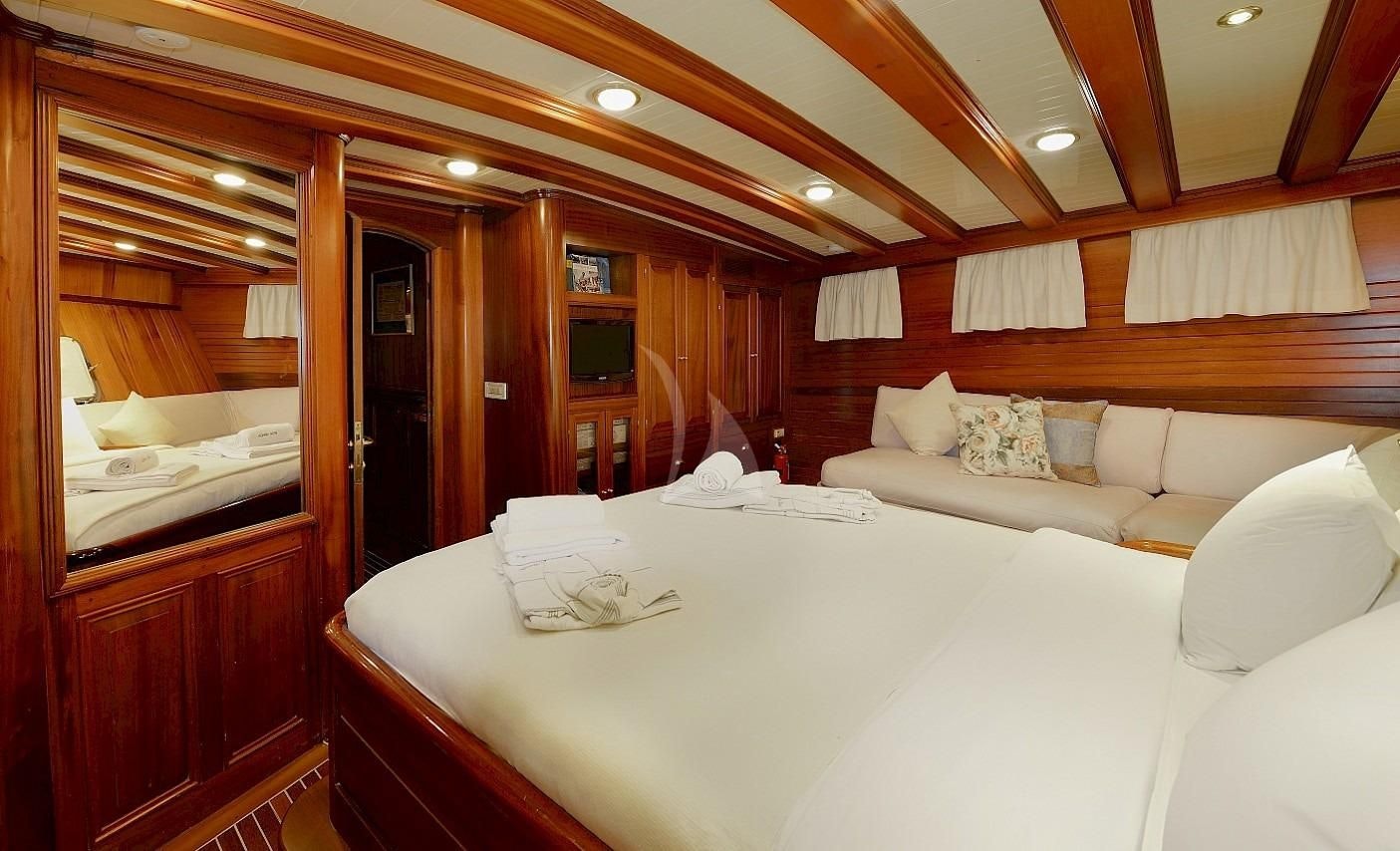 ECCE NAVIGO yacht charter 3