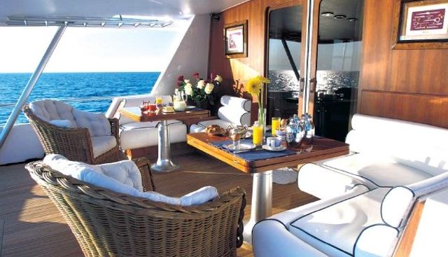 OH QUE LUNA yacht charter 4