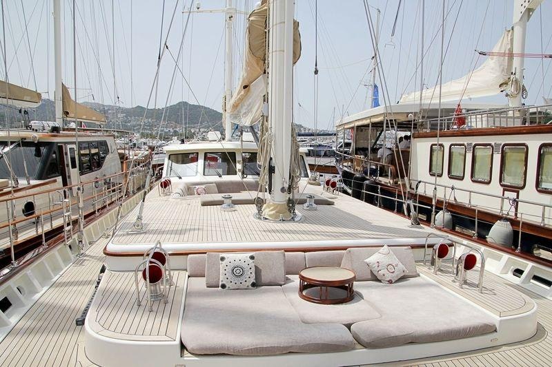 ZELDA yacht charter 3
