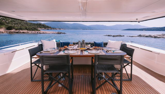 OXYGEN 8 yacht charter 5