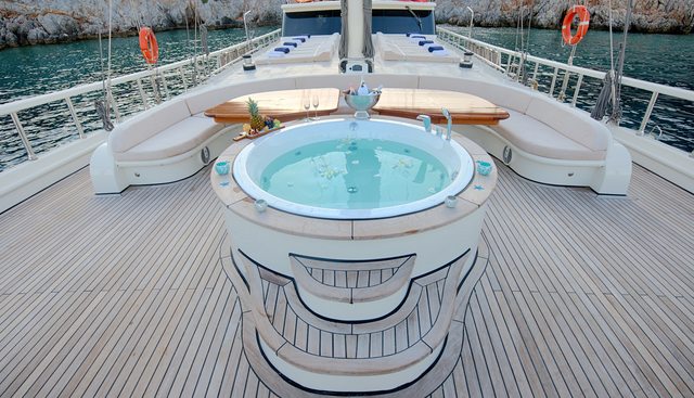 QUEEN OF SALMAKIS yacht charter 3