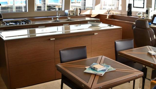 LONG MONDAY yacht charter 3