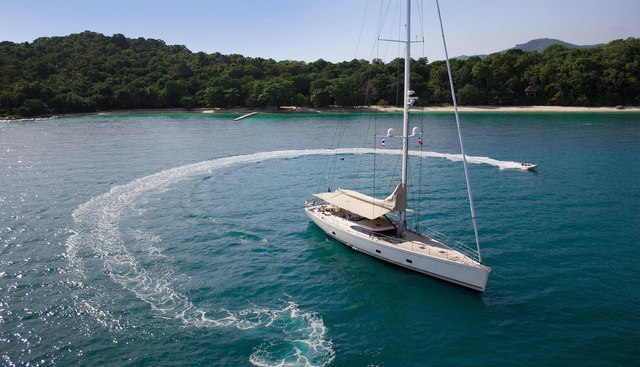 FIFTYFIFTY II yacht charter 3