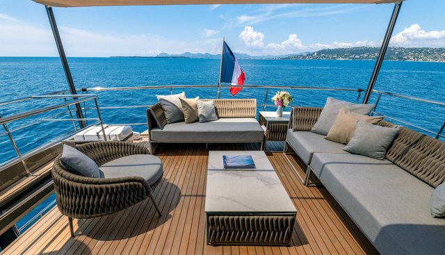 KOKONUT'S WALLY yacht charter 3