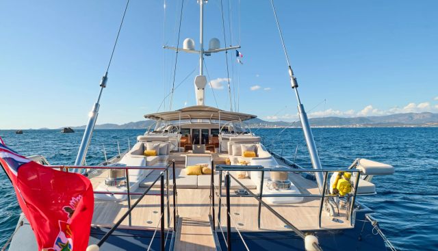 GUILLEMOT yacht charter 3