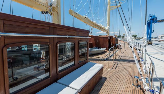 CHRONOS yacht charter 5