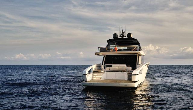 DELLAGRAZIA yacht charter 5