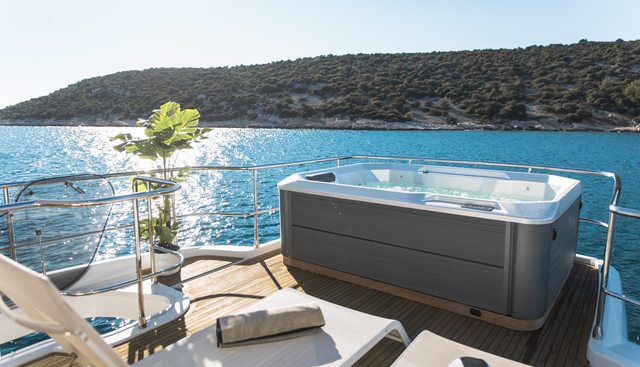 BOLLINGER yacht charter 4