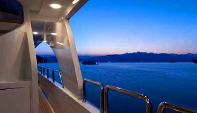 VIVA MAS! yacht charter 4