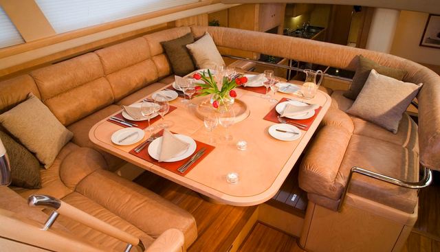 DAMA DE NOCHE yacht charter 3