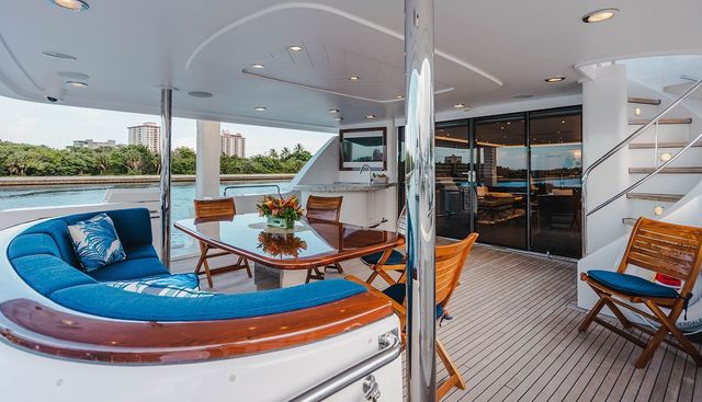 LA LADY yacht charter 5