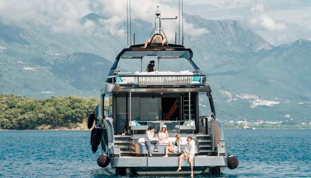 X SEVEN yacht charter 5