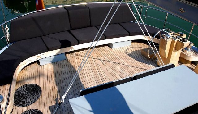 LA MER yacht charter 4