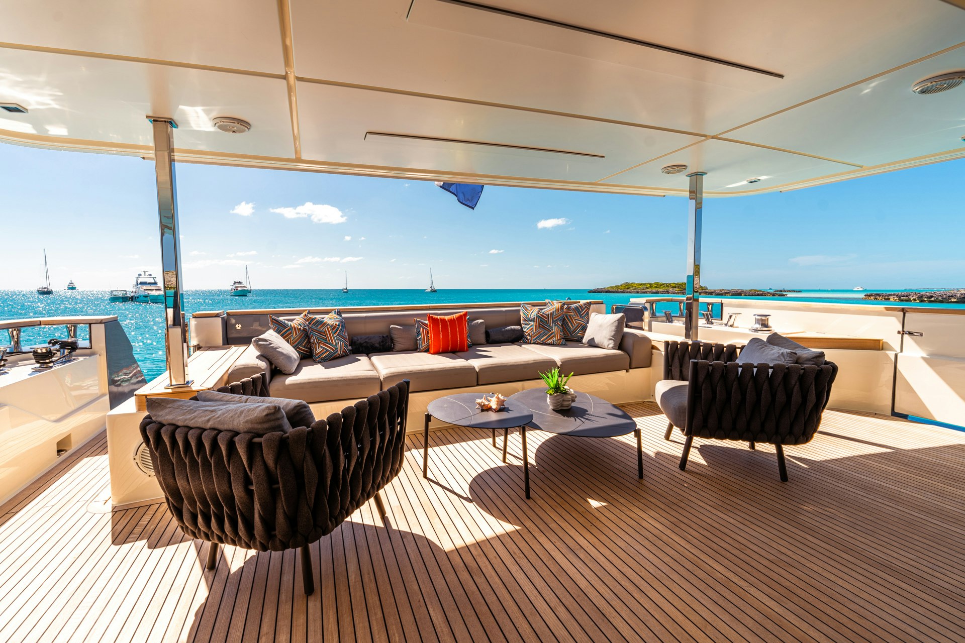 FIFI yacht charter 3