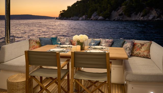 HIDEAWAY yacht charter 5