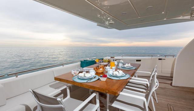 LADY BEE yacht charter 3