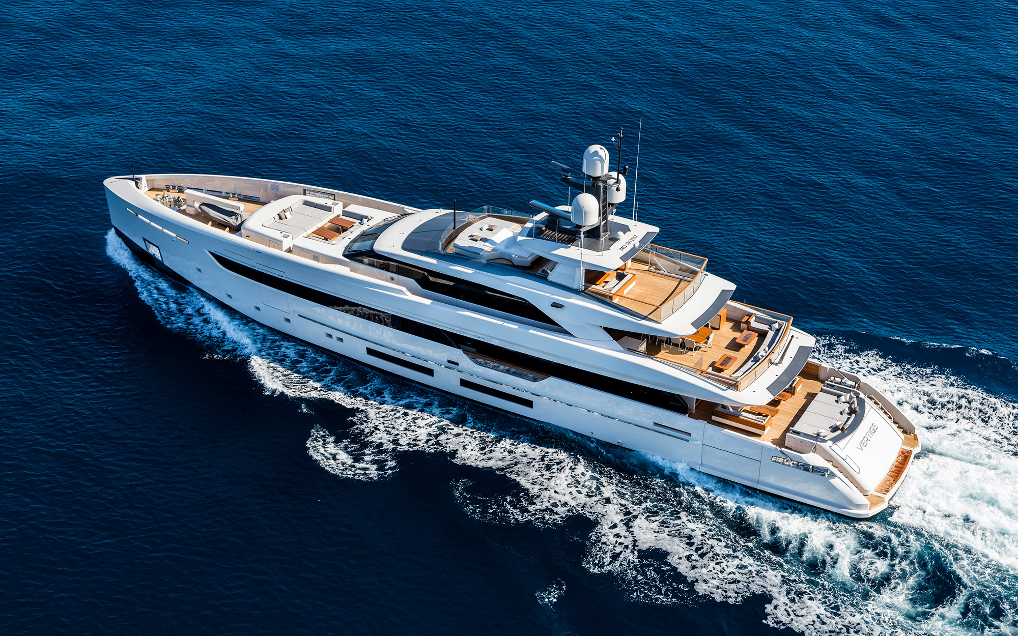 VERTIGE yacht charter 3