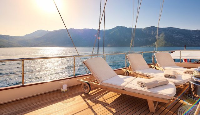 RIANA yacht charter 4