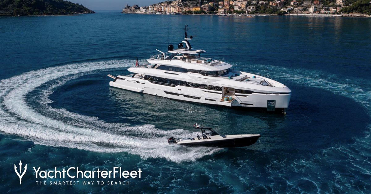 BEE yacht charter 2