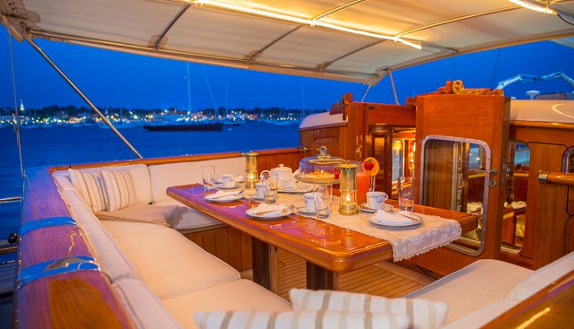GLORIA yacht charter 5