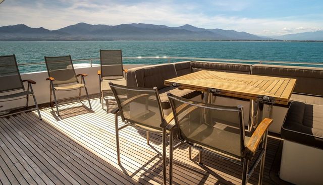 HOUBARA yacht charter 4