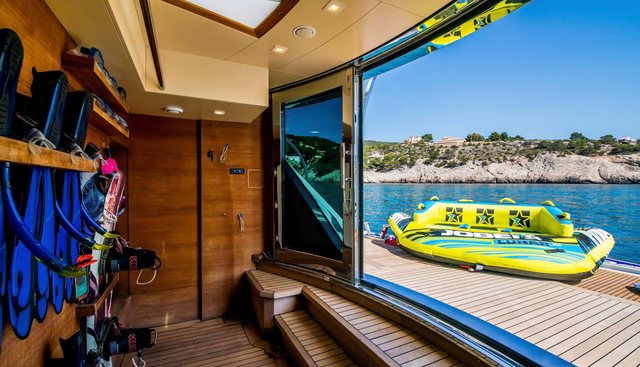 AZIZA yacht charter 5