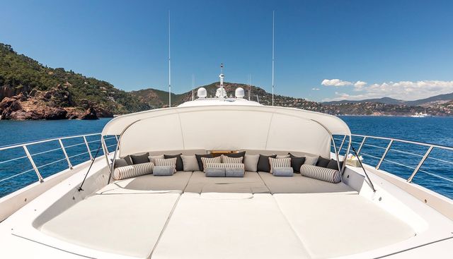 BEACHOUSE yacht charter 3