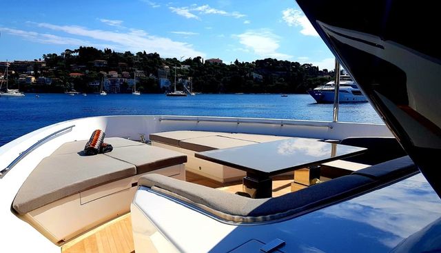 DRAGONFLY I yacht charter 4