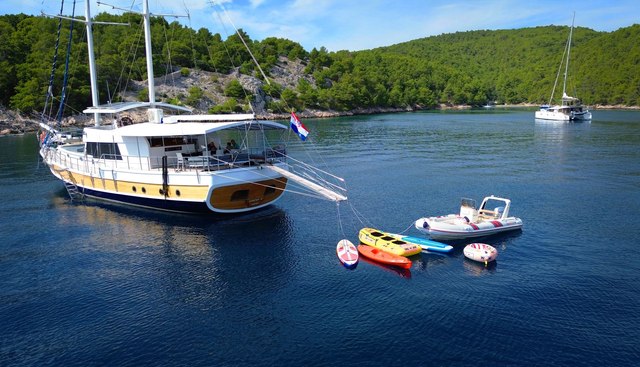 SIRENA yacht charter 5