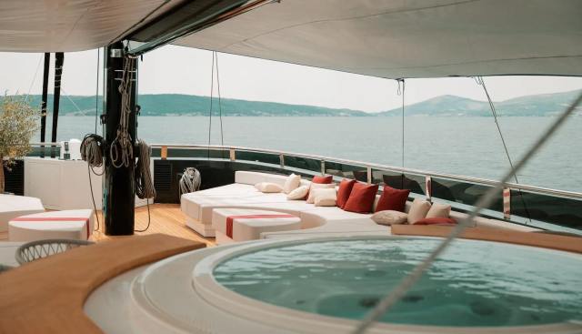 REPOSADO yacht charter 2