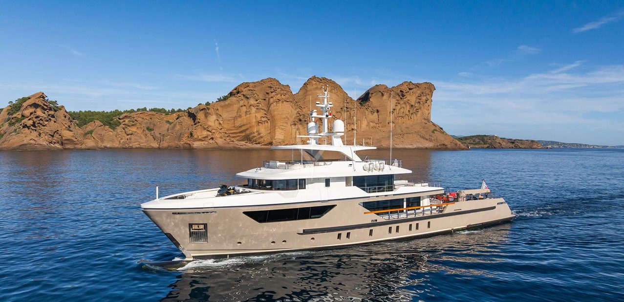 AMIKA YACHT CHARTER yacht charter