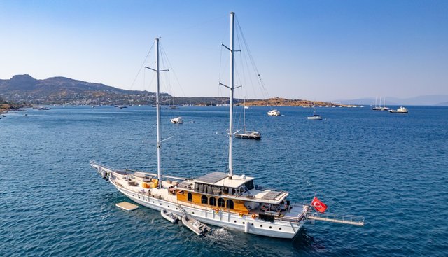 CAUSTIC yacht charter 5
