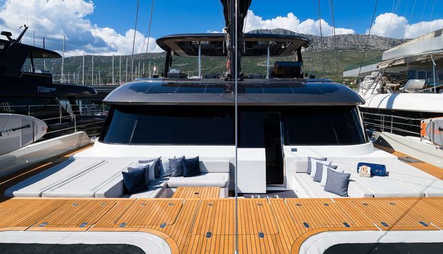 N+1 yacht charter 3