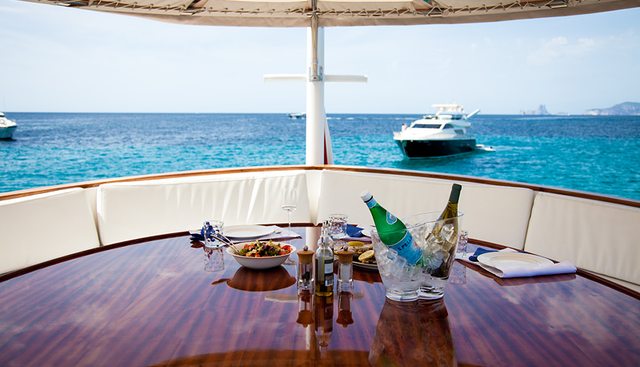 SPOOM yacht charter 4