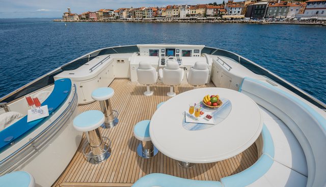 VELLMARI yacht charter 4