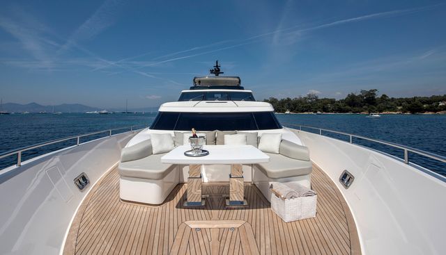 DE ZEUS yacht charter 3