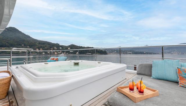 JOIA THE CROWN JEWEL yacht charter 4