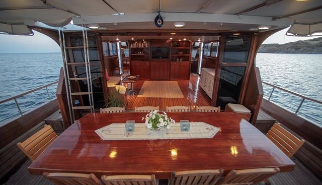 GOLDEN GLORY yacht charter 4