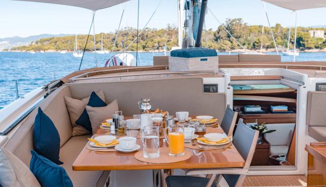 GRAND BLEU VINTAGE yacht charter 5